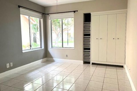 House in Plantation, Florida 4 bedrooms, 158.31 sq.m. № 2261367 - photo 24