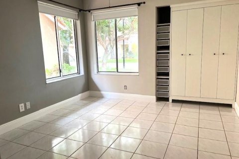 House in Plantation, Florida 4 bedrooms, 158.31 sq.m. № 2261367 - photo 23