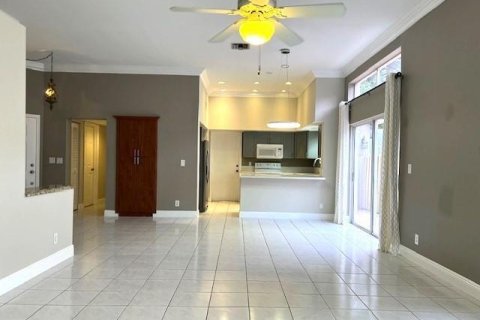 House in Plantation, Florida 4 bedrooms, 158.31 sq.m. № 2261367 - photo 12
