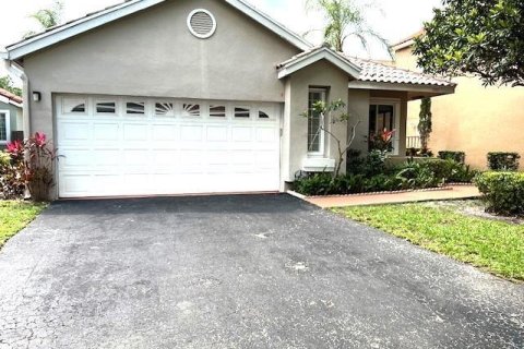 House in Plantation, Florida 4 bedrooms, 158.31 sq.m. № 2261367