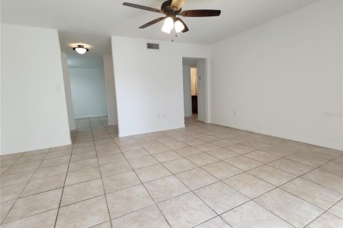 Condo in Altamonte Springs, Florida, 2 bedrooms  № 1876688 - photo 17