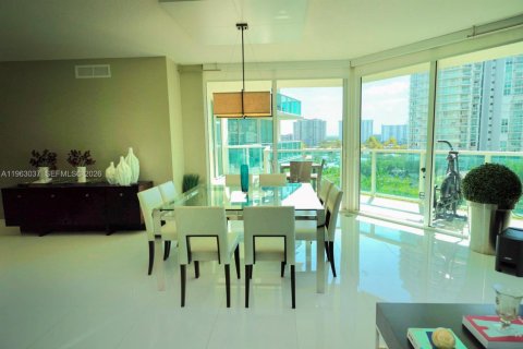 Condo in Sunny Isles Beach, Florida, 3 bedrooms № 2026289 - photo 12