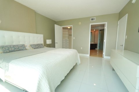 Condo in Sunny Isles Beach, Florida, 3 bedrooms № 2026289 - photo 21