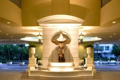 Condo in Sunny Isles Beach, Florida, 3 bedrooms № 2026289 - photo 2