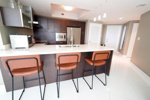 Condo in Sunny Isles Beach, Florida, 3 bedrooms № 2026289 - photo 7