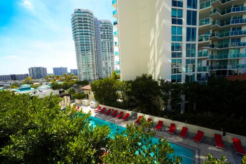 Condo in Sunny Isles Beach, Florida, 3 bedrooms № 2026289 - photo 17