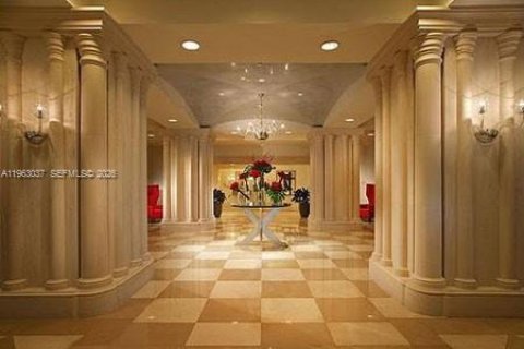 Condo in Sunny Isles Beach, Florida, 3 bedrooms № 2026289 - photo 3