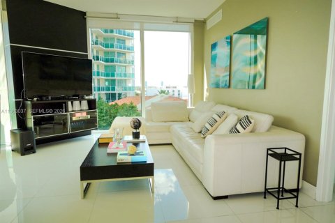 Condo in Sunny Isles Beach, Florida, 3 bedrooms № 2026289 - photo 13