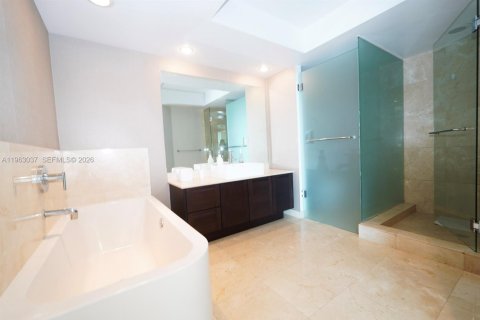 Condo in Sunny Isles Beach, Florida, 3 bedrooms № 2026289 - photo 24