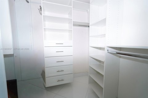 Condo in Sunny Isles Beach, Florida, 3 bedrooms № 2026289 - photo 22