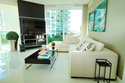 Condo in Sunny Isles Beach, Florida, 3 bedrooms № 2026289 - photo 14