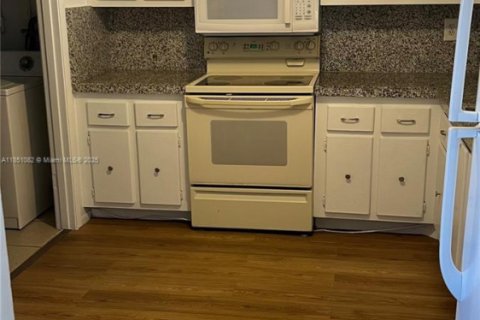 Townhouse in Coral Springs, Florida 2 bedrooms, 162.86 sq.m. № 1874986 - photo 5
