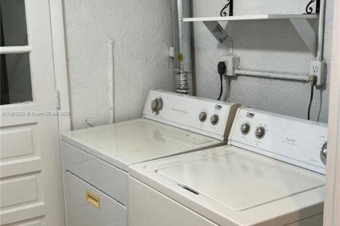 Townhouse in Coral Springs, Florida 2 bedrooms, 162.86 sq.m. № 1874986 - photo 7