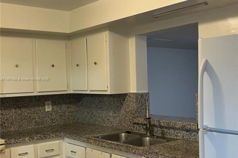 Townhouse in Coral Springs, Florida 2 bedrooms, 162.86 sq.m. № 1874986 - photo 6