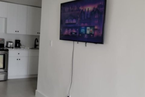 Casa en alquiler en Miami, Florida, 1 dormitorio, 46.45 m2 № 2055038 - foto 9
