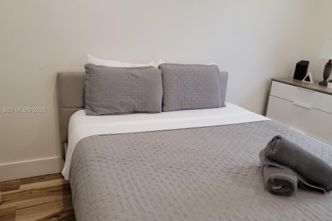 Casa en alquiler en Miami, Florida, 1 dormitorio, 46.45 m2 № 2055038 - foto 2