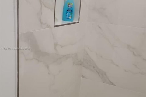 Casa en alquiler en Miami, Florida, 1 dormitorio, 46.45 m2 № 2055038 - foto 4