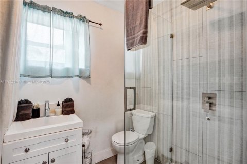 House in Hallandale Beach, Florida 3 bedrooms, 175.77 sq.m. № 1863047 - photo 5