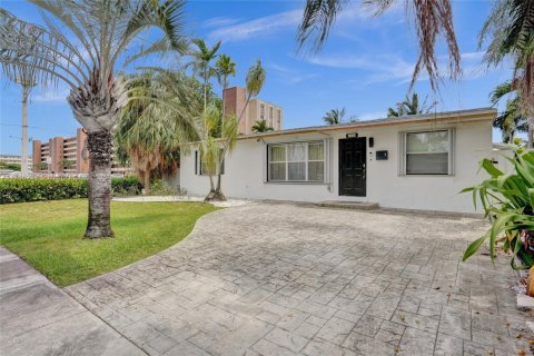 House in Hallandale Beach, Florida 3 bedrooms, 175.77 sq.m. № 1863047 - photo 3