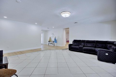 Купить виллу или дом в Себринг, Флорида 15 комнат, 301.56м2, № 2322415 - фото 9
