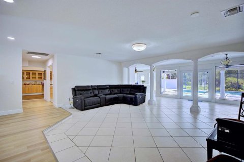 Купить виллу или дом в Себринг, Флорида 15 комнат, 301.56м2, № 2322415 - фото 8