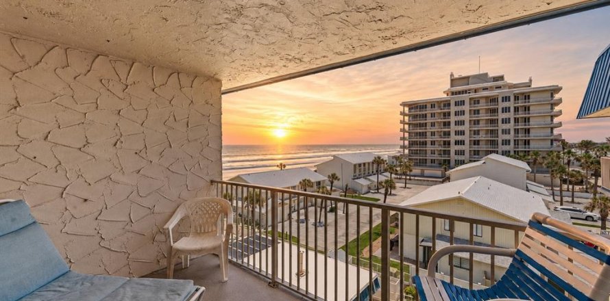 Condo à New Smyrna Beach, Floride, 2 chambres  № 2296294
