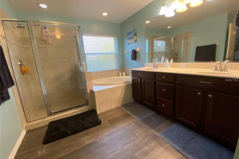 House in Bradenton, Florida 4 bedrooms, 225.66 sq.m. № 1883905 - photo 17