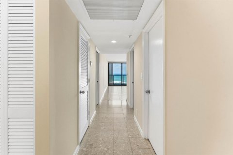 Condo in Palm Beach, Florida, 3 bedrooms  № 2146299 - photo 13