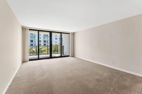 Condo in Palm Beach, Florida, 3 bedrooms  № 2146299 - photo 20