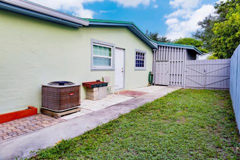 Villa ou maison à vendre à Palm Springs, Floride: 4 chambres, 166.3 m2 № 2191406 - photo 20