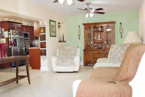 Villa ou maison à vendre à Palm Springs, Floride: 4 chambres, 166.3 m2 № 2191406 - photo 8