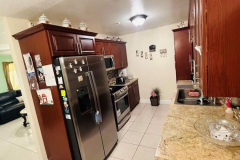 Villa ou maison à vendre à Palm Springs, Floride: 4 chambres, 166.3 m2 № 2191406 - photo 6