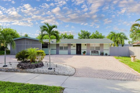 Villa ou maison à Palm Springs, Floride 4 chambres, 166.3 m2 № 2191406