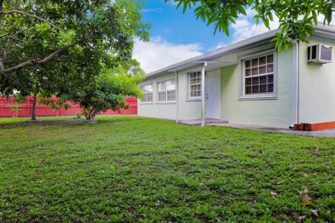 Villa ou maison à vendre à Palm Springs, Floride: 4 chambres, 166.3 m2 № 2191406 - photo 14