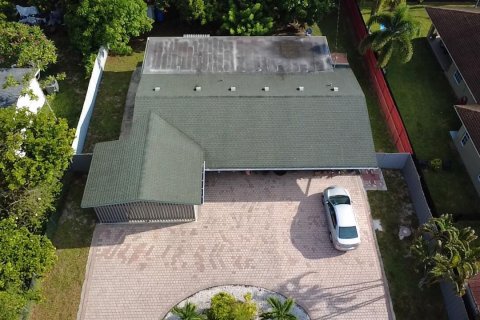 Villa ou maison à vendre à Palm Springs, Floride: 4 chambres, 166.3 m2 № 2191406 - photo 2
