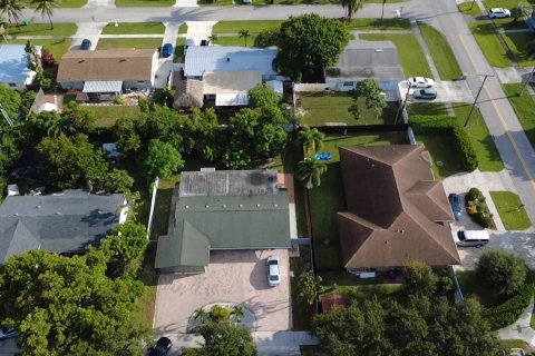 Villa ou maison à vendre à Palm Springs, Floride: 4 chambres, 166.3 m2 № 2191406 - photo 3