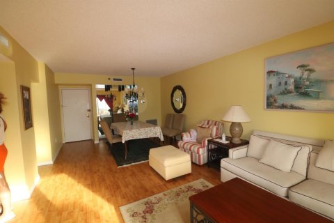 Copropriété à vendre à Hollywood, Floride: 2 chambres, 105.17 m2 № 2249191 - photo 2
