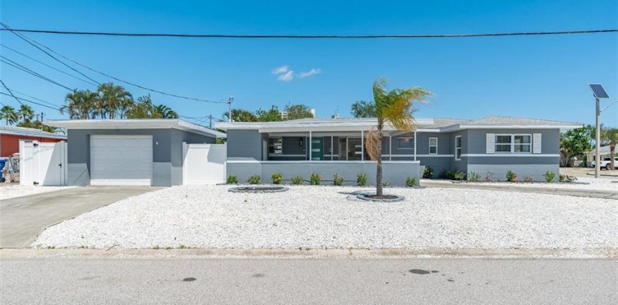 House in South Pasadena, Florida 3 bedrooms, 117.43 sq.m. № 2214670