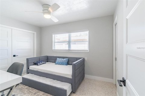 House in South Pasadena, Florida 3 bedrooms, 117.43 sq.m. № 2214670 - photo 25