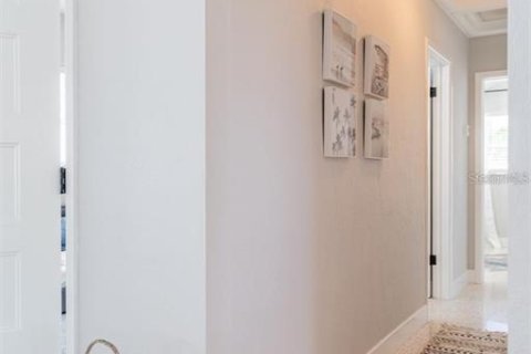 House in South Pasadena, Florida 3 bedrooms, 117.43 sq.m. № 2214670 - photo 15