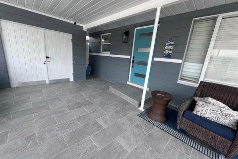 House in South Pasadena, Florida 3 bedrooms, 117.43 sq.m. № 2214670 - photo 3