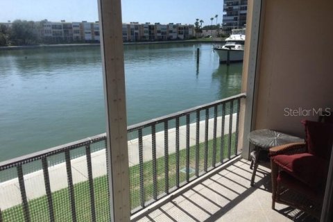 Condo in South Pasadena, Florida, 2 bedrooms  № 2266984 - photo 8