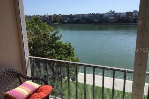 Condo in South Pasadena, Florida, 2 bedrooms  № 2266984 - photo 7