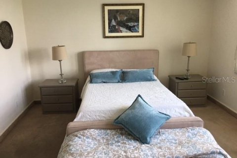 Condo in South Pasadena, Florida, 2 bedrooms  № 2266984 - photo 9