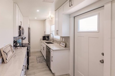 Villa ou maison à louer à Sarasota, Floride: 1 chambre, 64.66 m2 № 2136319 - photo 12