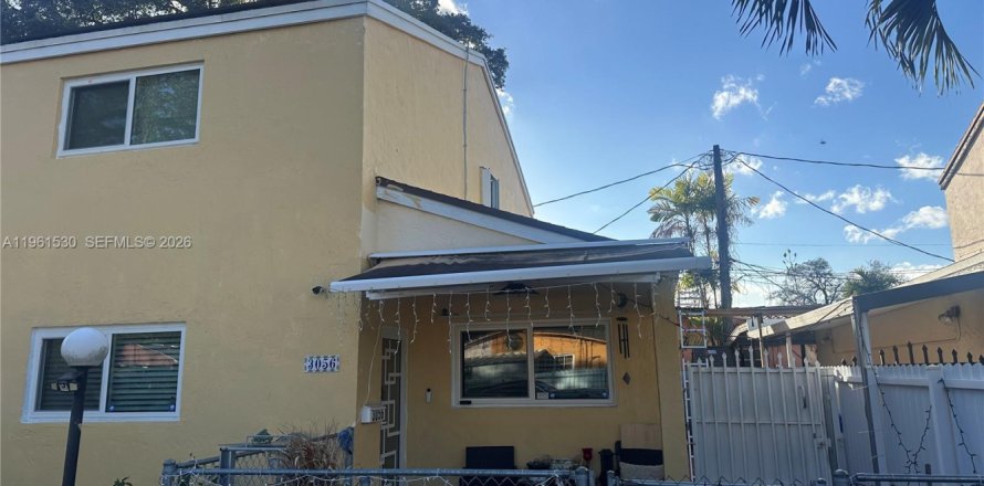 Townhouse in Miami, Florida 3 bedrooms, 107.12 sq.m. № 2023396