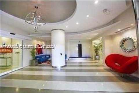 Copropriété à louer à Hollywood, Floride: 1 chambre, 82.03 m2 № 1957688 - photo 3