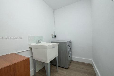 Casa en venta en North Miami Beach, Florida, 2 dormitorios, 92.9 m2 № 1966194 - foto 12