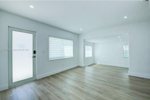 Casa en venta en North Miami Beach, Florida, 2 dormitorios, 92.9 m2 № 1966194 - foto 8