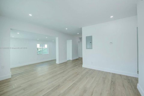 Casa en venta en North Miami Beach, Florida, 2 dormitorios, 92.9 m2 № 1966194 - foto 3